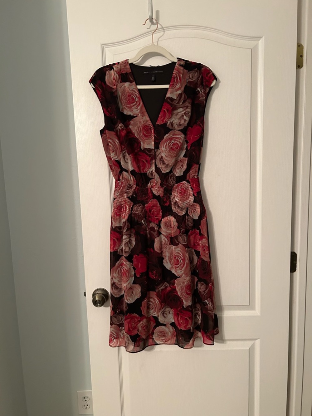 NWOT White House black market Floral V-Neck Dress size small